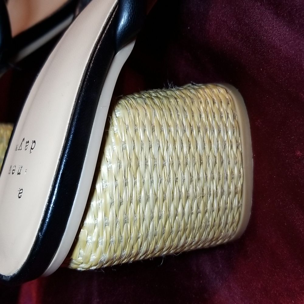 NWT 3 1/4 gorgeous heel slide sandal  padded insole for comfort - Picture 3 of 6